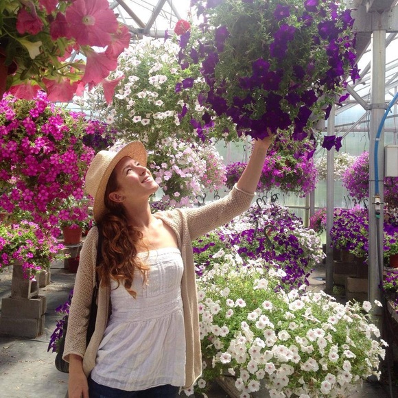 Meet Your Posher, Carynn - Picture 2 of 3